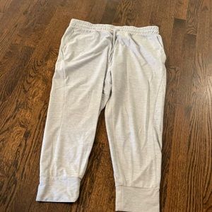 Women’s The North Face jogger capri